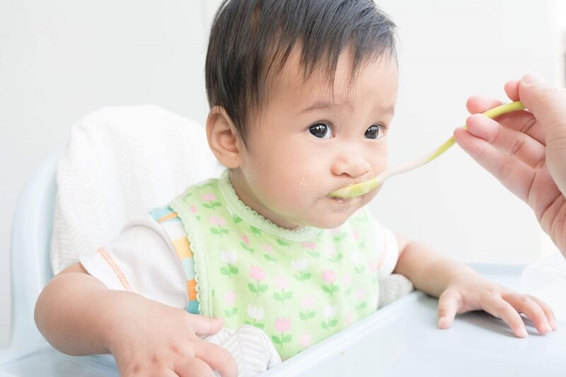 Kapan Bayi Siap untuk Makan MPASI? Ini Jawabannya